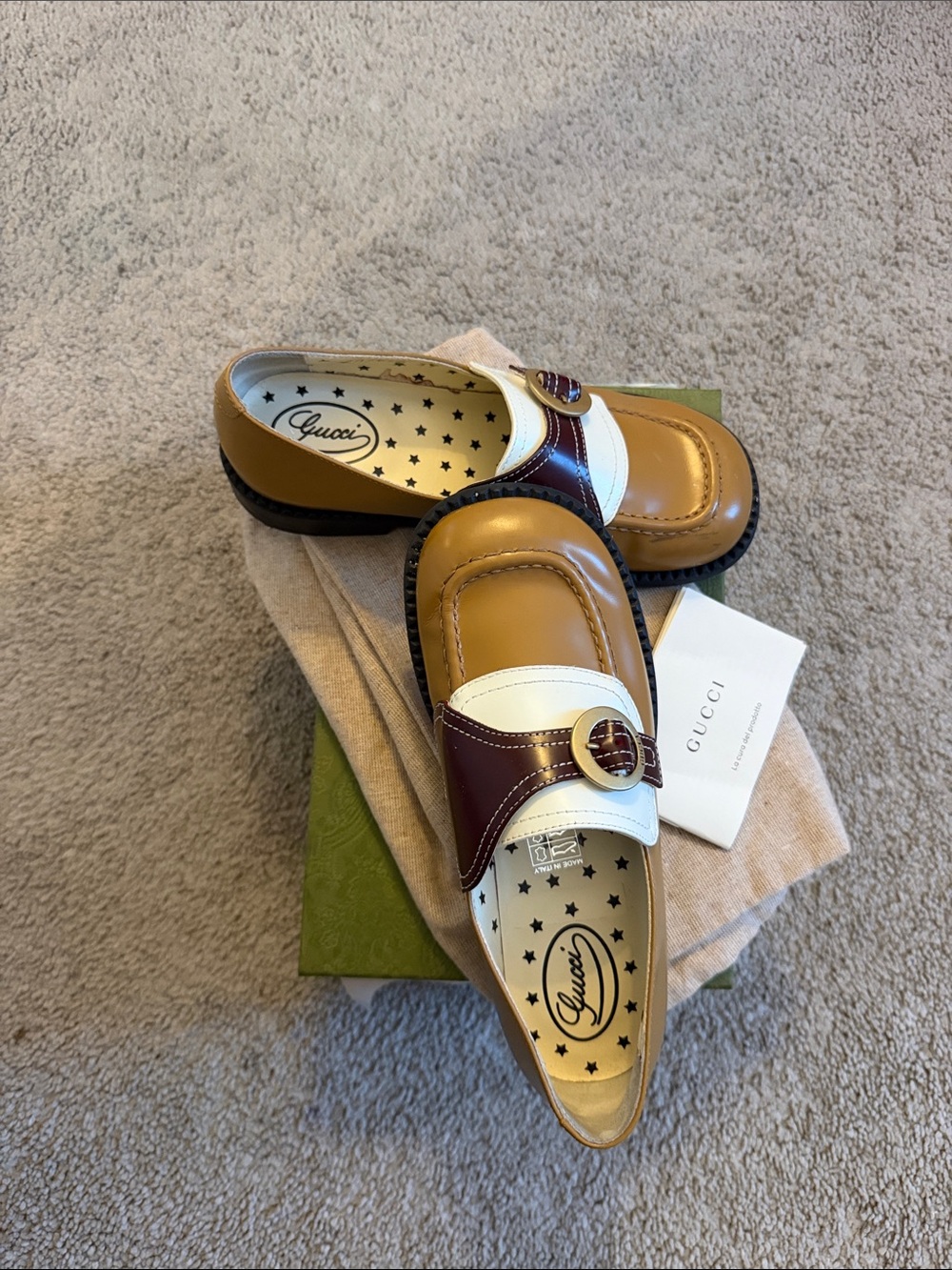 Gucci Tan White and Burgundy Leather Loafers with Signature Buckle